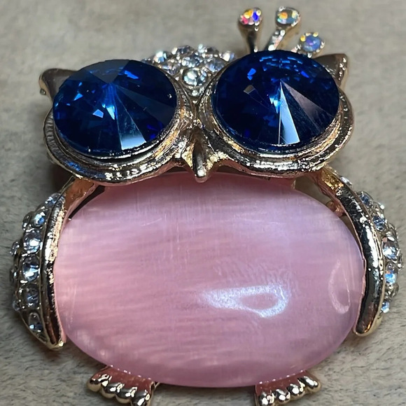Pink Owl with Blue Eyes Brooch - Picture 2 of 4